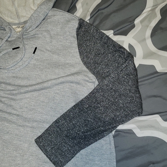 Gray shimmery sweatshirt - Picture 3 of 6